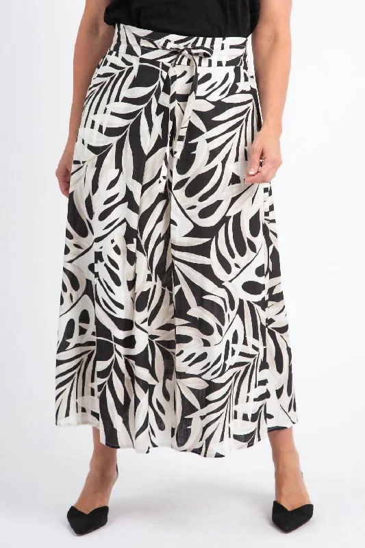 Printed Pull-On Floral Skirt In Black